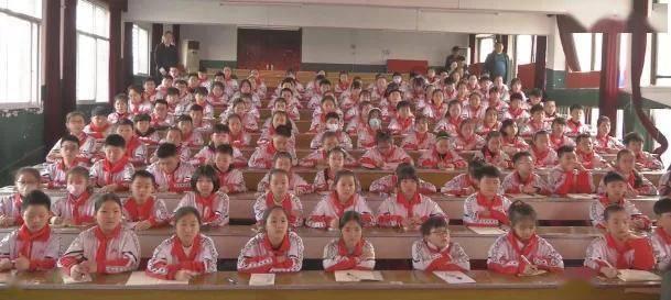 集知识问答于一身,尽在阿汤哥女儿苏瑞·克鲁斯出街照曝光,阿汤哥为何不选择把女儿送入演艺圈?